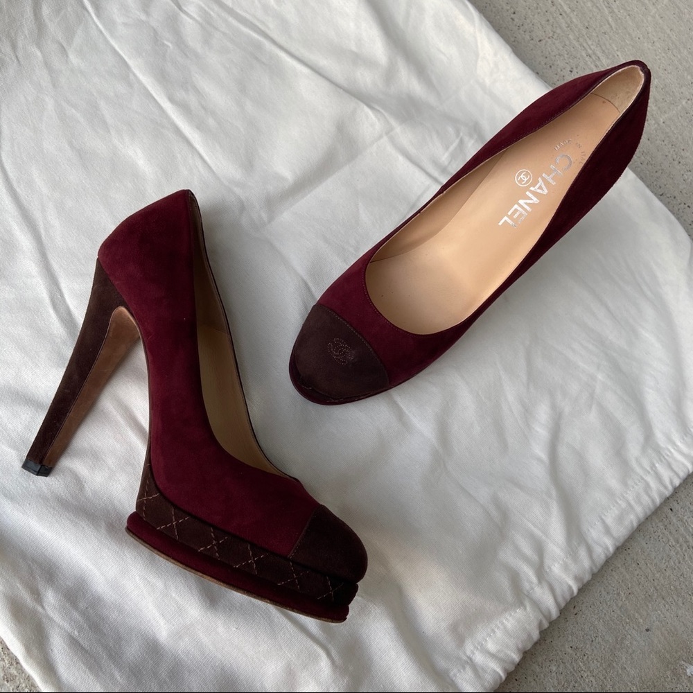 🎁🥂HP🥂🎁 Chanel Burgundy Suede Cap Toe Heels - Picture 3 of 12